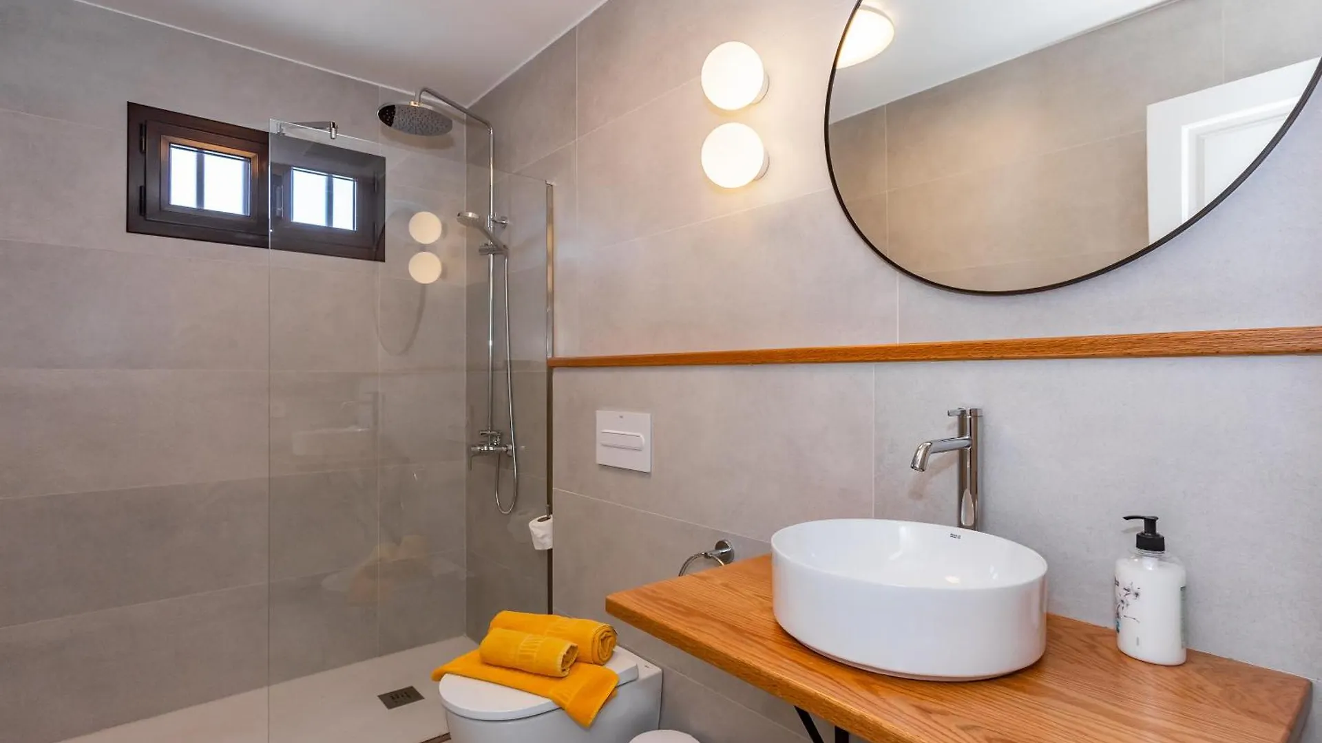 Villa Tara Tias 0*,